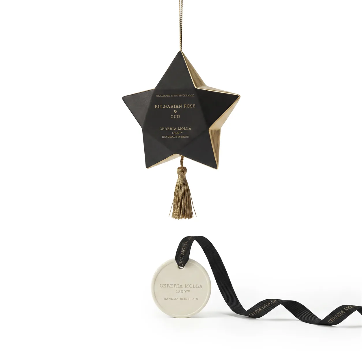 Estrella negra y dorada Cerería Mollá Bulgarian Rose & Oud colgada con borla y cerámica perfumada