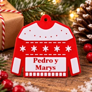 Llavero jersey de Navidad personalizado en rojo y blanco con el nombre Pedro y Marys