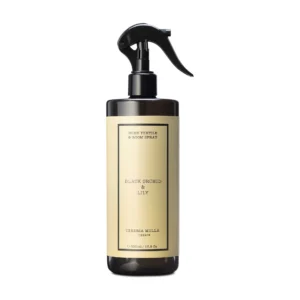 Spray textil Black Orchid & Lily de Cerería Mollá 500 ml: botella ámbar con etiqueta beige y pulverizador de pistola negro